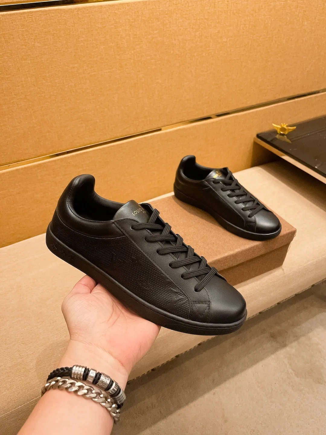 Men's shoes 💰 380💰🔥【LV】🔥 Louis Vuitton, high-end men's shoes brand, official website 1:1 latest masterpiece: the upper is made of Italian imported first-layer cowhide with a comfortable and breathable lining➕original non-slip and wear-resistant outsole🔥, making walking more convenient and comfortable! An exclusive new model, a stunning work, a beautiful 1:1 replica [color] compared to the official quality! Create a fashionable personality to set off your uniqueness! A must-have for trendy men! Classic🔥Size: 38-44 Color: 🔥Multiple colors available🔥